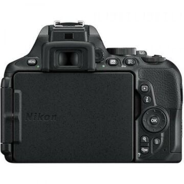 D5600 + AF-S DX Nikkor 18-140mm f/3.5-5.6G ED VR Lens Kit