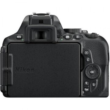 D5600 + AF-S DX Nikkor 18-140mm f/3.5-5.6G ED VR Lens Kit